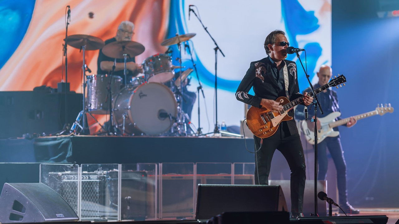 Joe Bonamassa - Now Serving Royal Tea Live from the Ryman backdrop