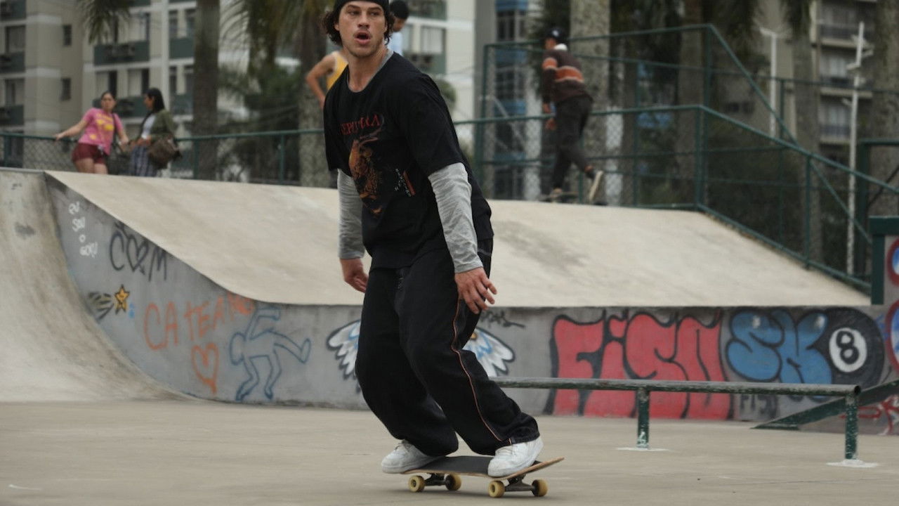 Chorão: Só os Loucos Sabem backdrop
