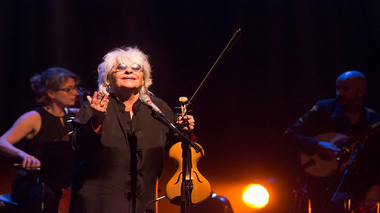 Catherine Lara - Au Delà Des Murs backdrop