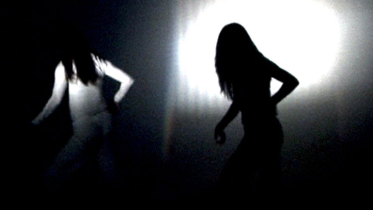 Kami Hitoé backdrop