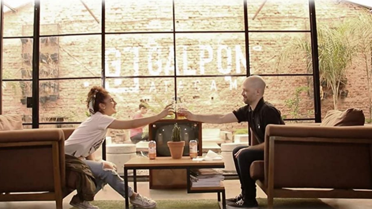 Sera Historia backdrop