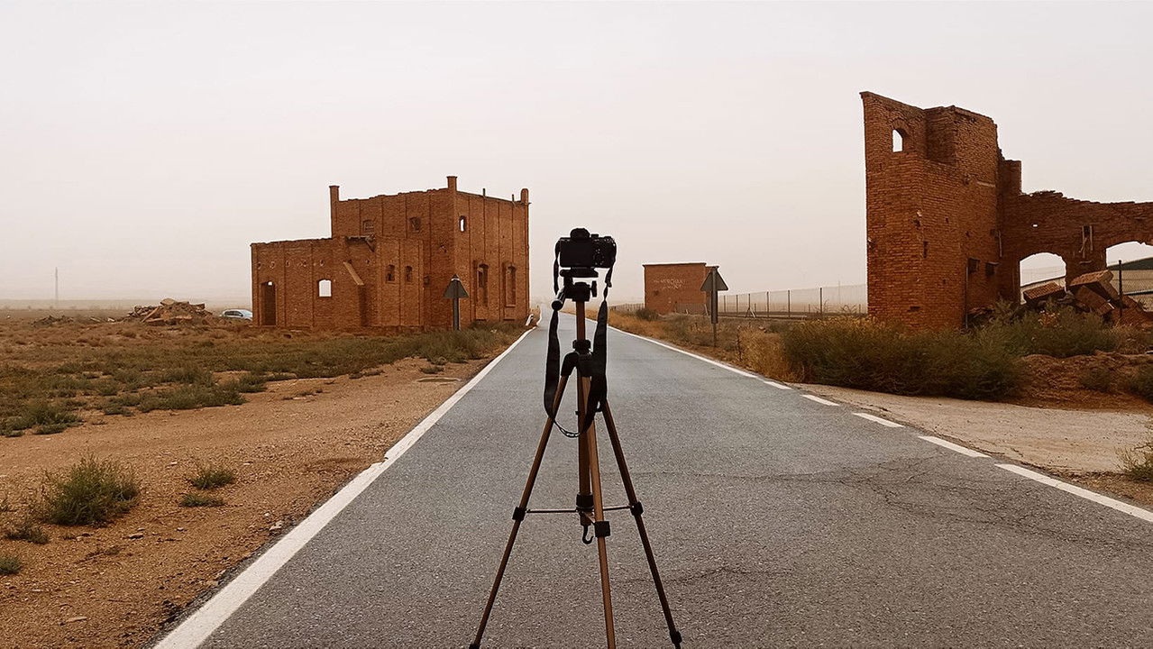 A Almería de Leone backdrop