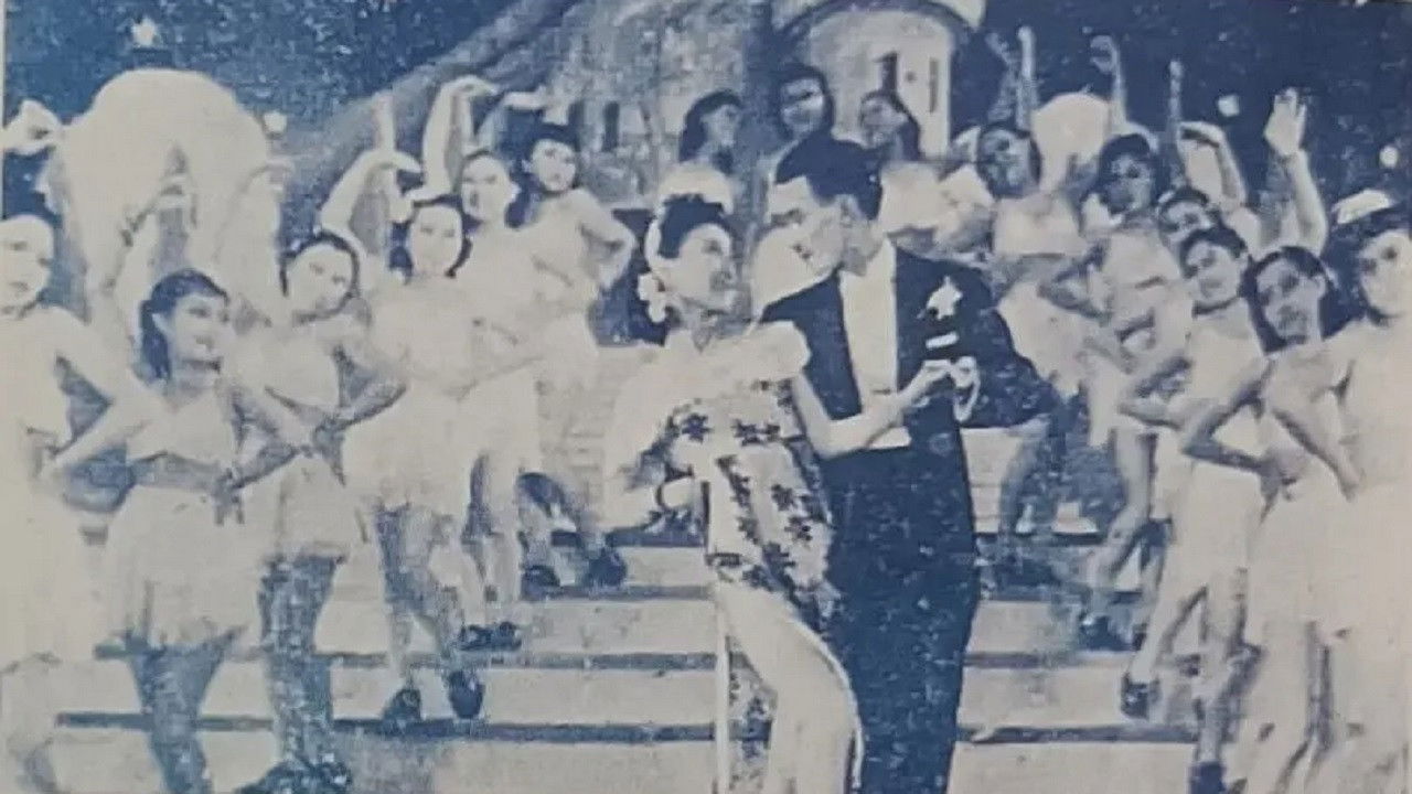 Back Stage Lovers backdrop