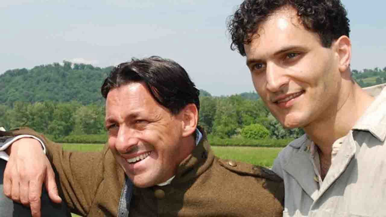 Unsung Heroes backdrop