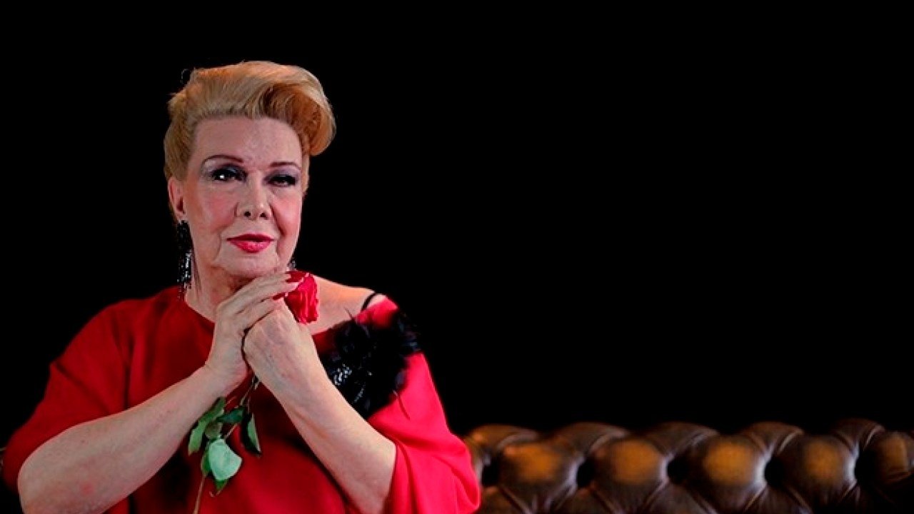 Rogéria, Senhor Astolfo Barroso Pinto backdrop