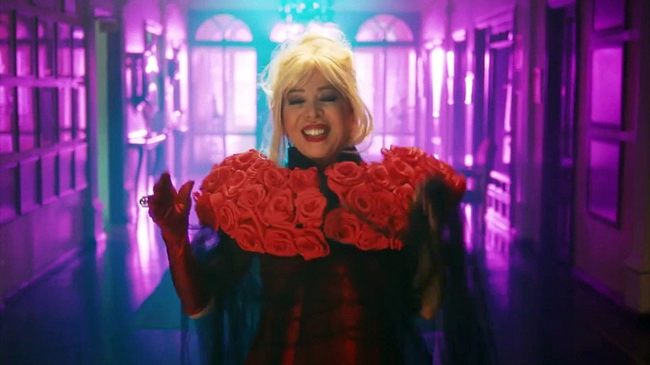 Cahide Devekuşu'nun Açık Evliliği backdrop