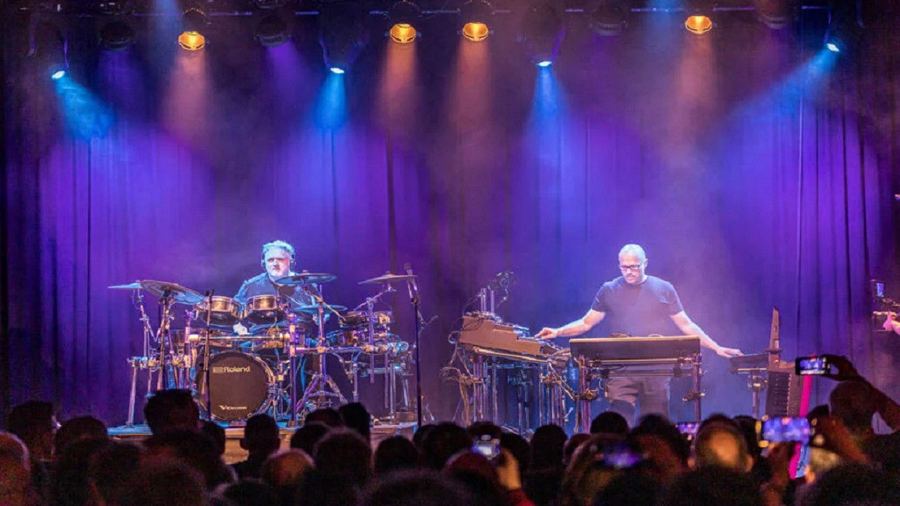 Schiller - Metropolis Clubtour 2022 backdrop