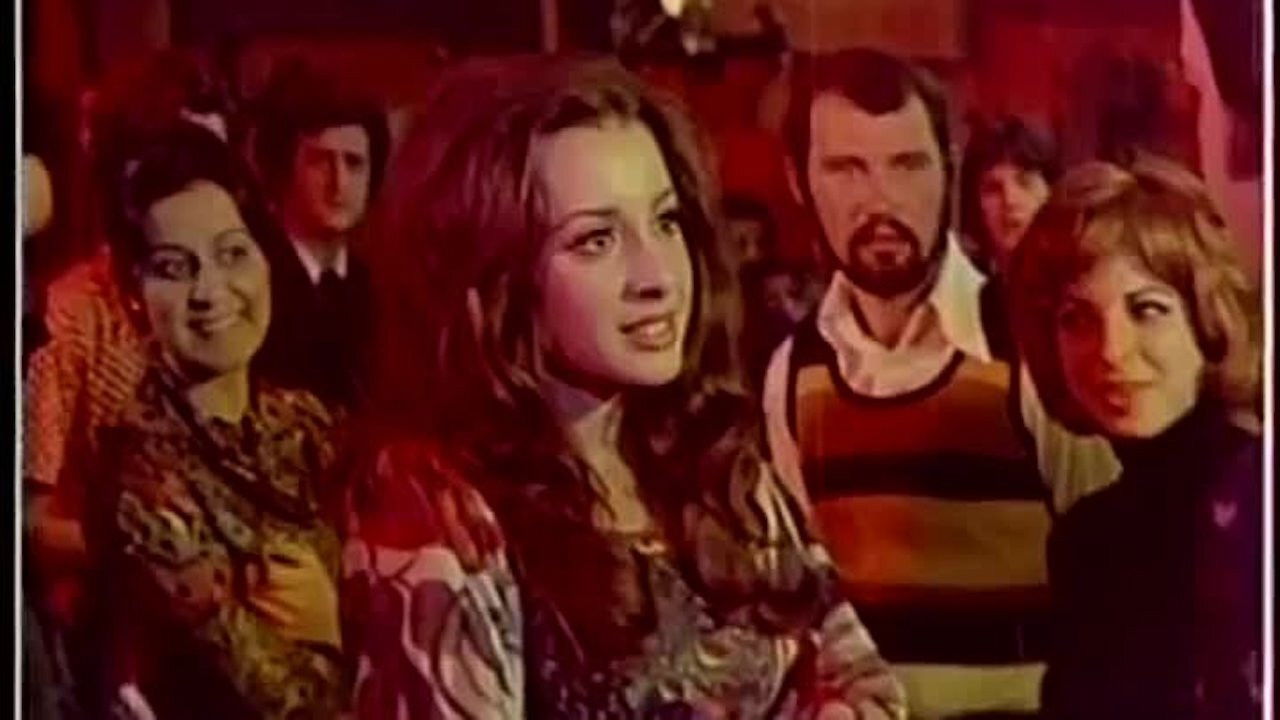 Sev Dedi Gözlerim backdrop