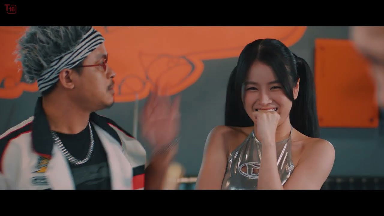 Vi Cá Tiền Truyện - Cá Con Vượt Biển Lớn backdrop