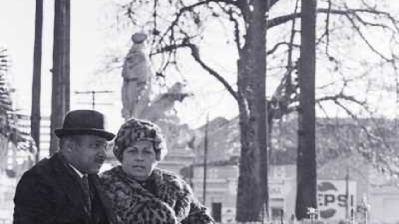 Lupicínio Rodrigues, Confessions of a Sufferer backdrop