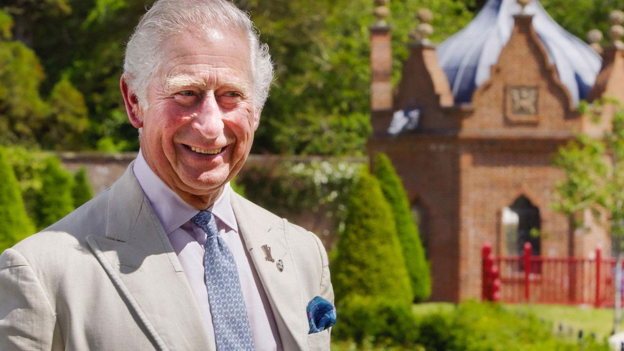 A Royal Grand Design backdrop