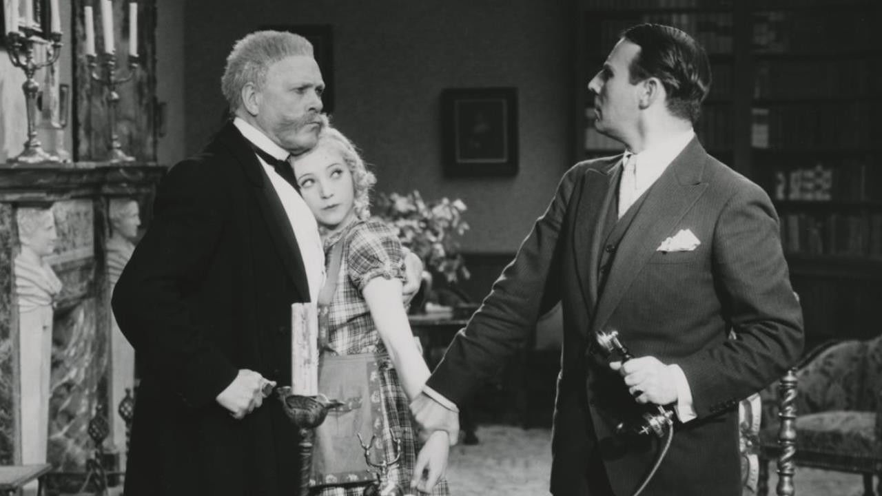 Tretten Aar backdrop