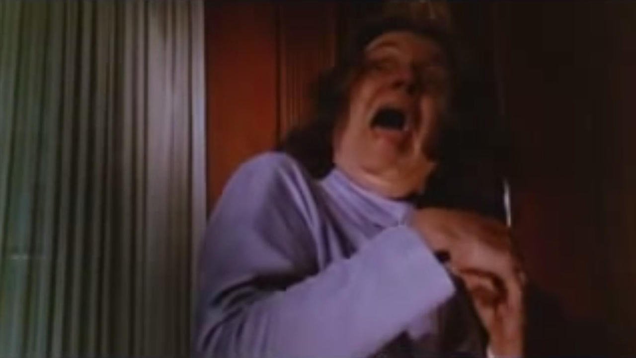 Die Sister, Die! backdrop