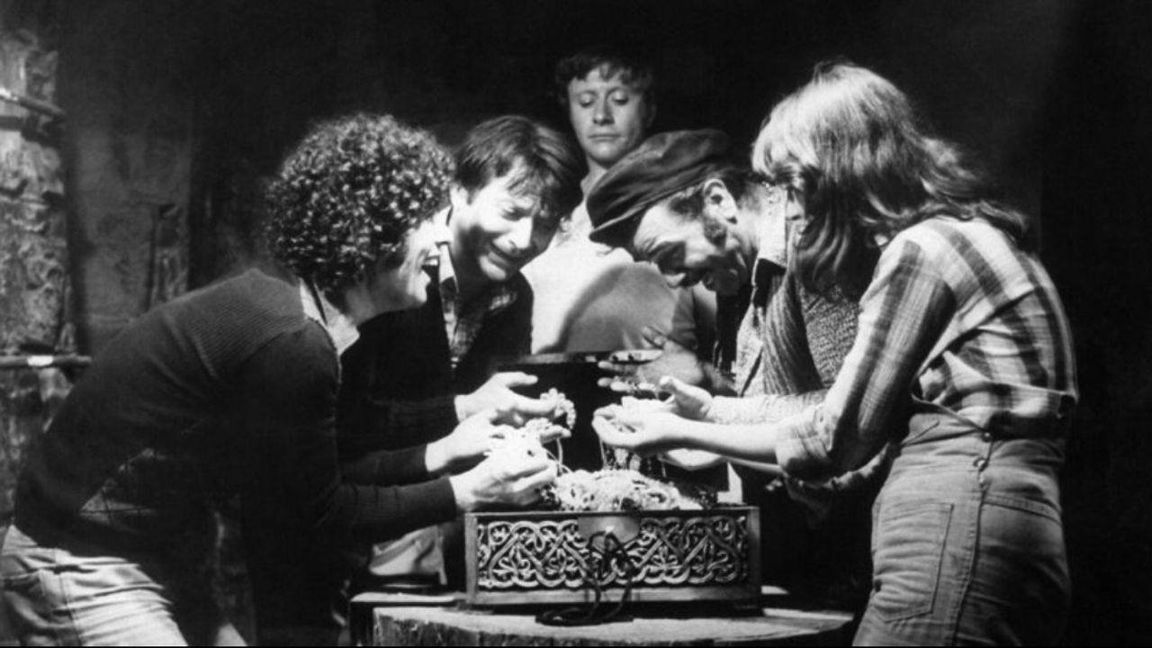 Unbelievable Adventures of Italians in Russia backdrop