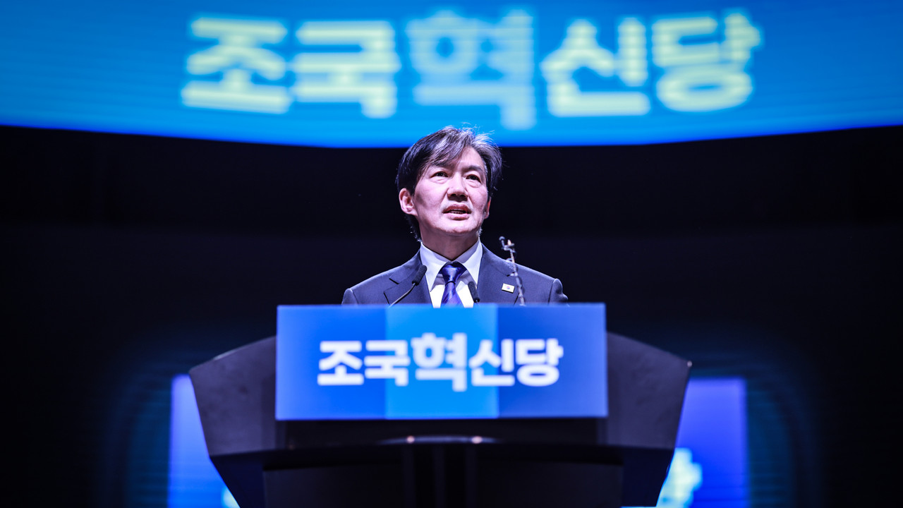 Another His, Spring backdrop