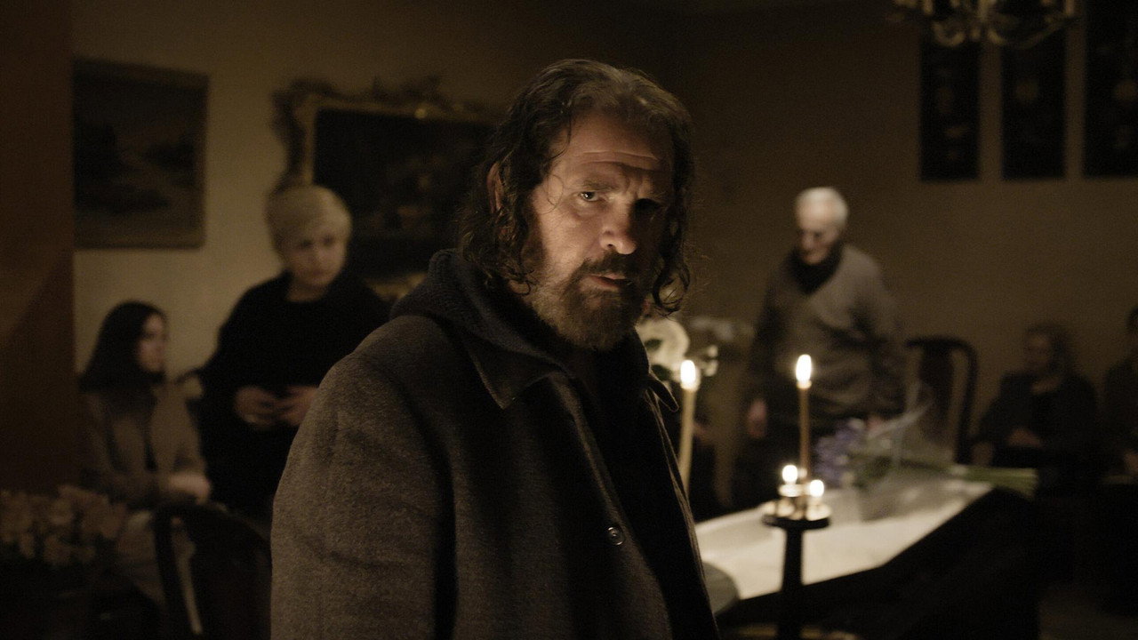 Supporting Role backdrop