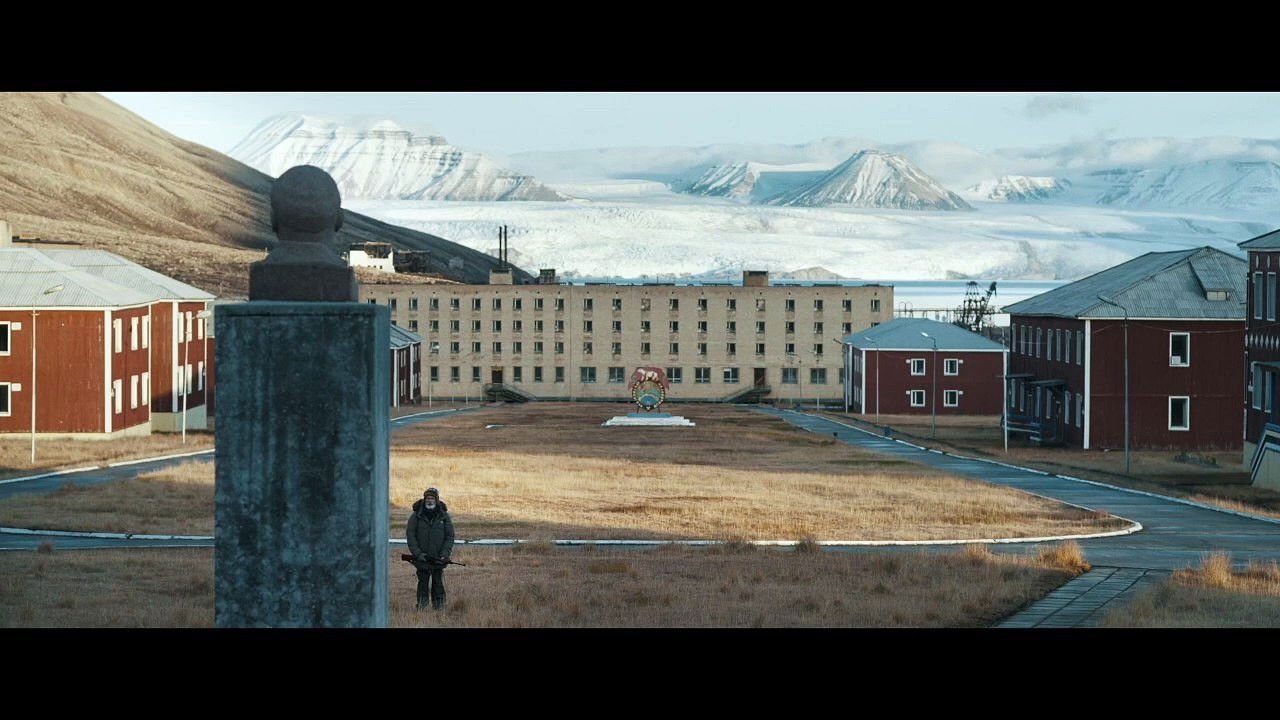 Pyramiden backdrop