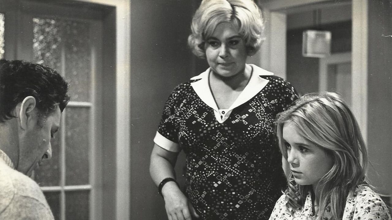 A Valley of Beautiful Frogs backdrop