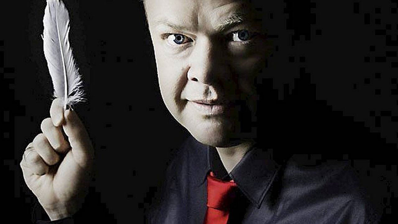 Carsten Bang: Plukker Kameler backdrop