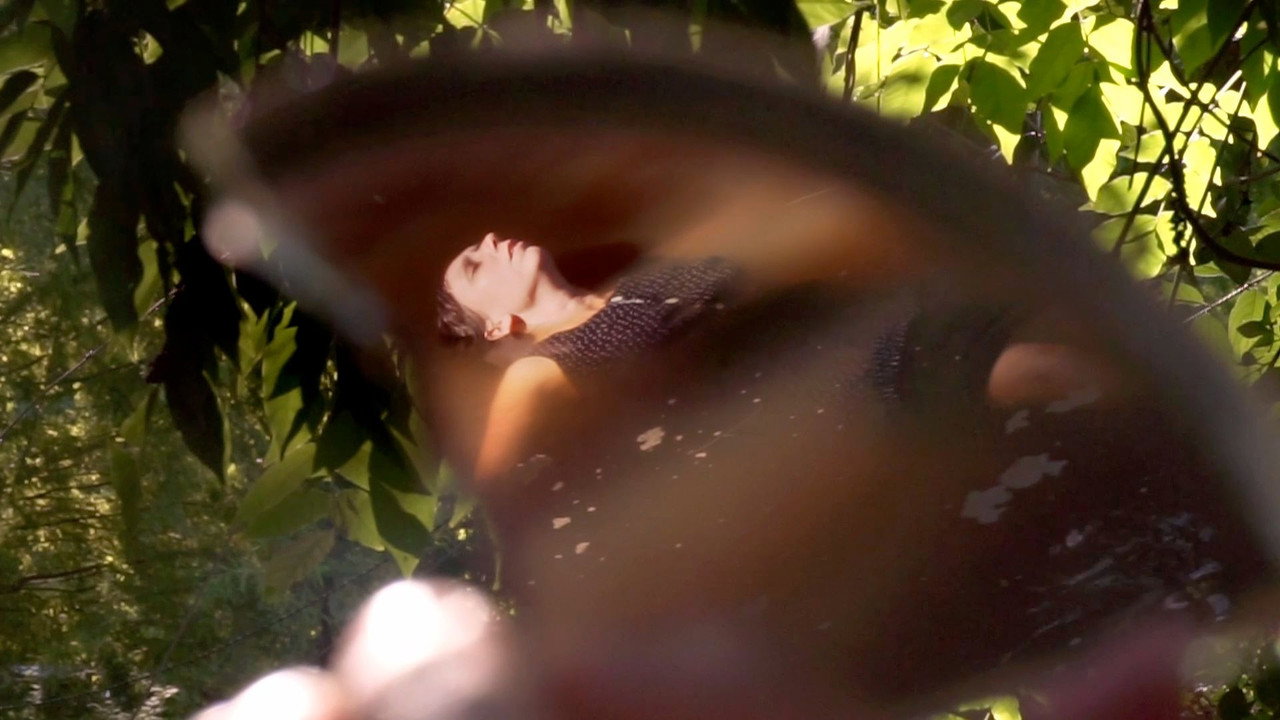 El otro cuerpo backdrop