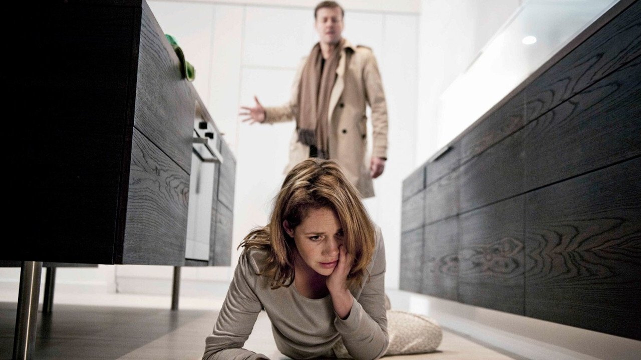 Die Ungehorsame backdrop