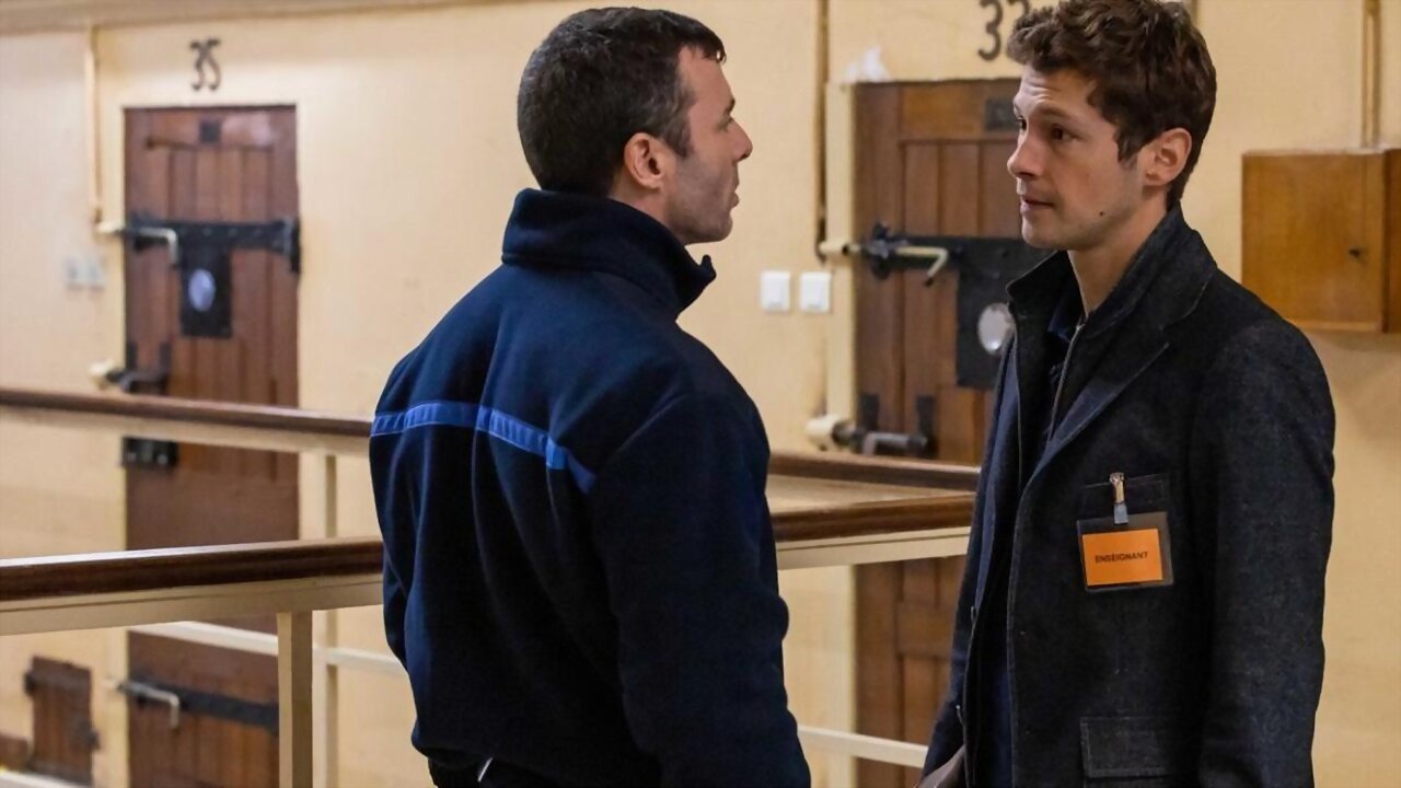 Le Bruit des trousseaux backdrop