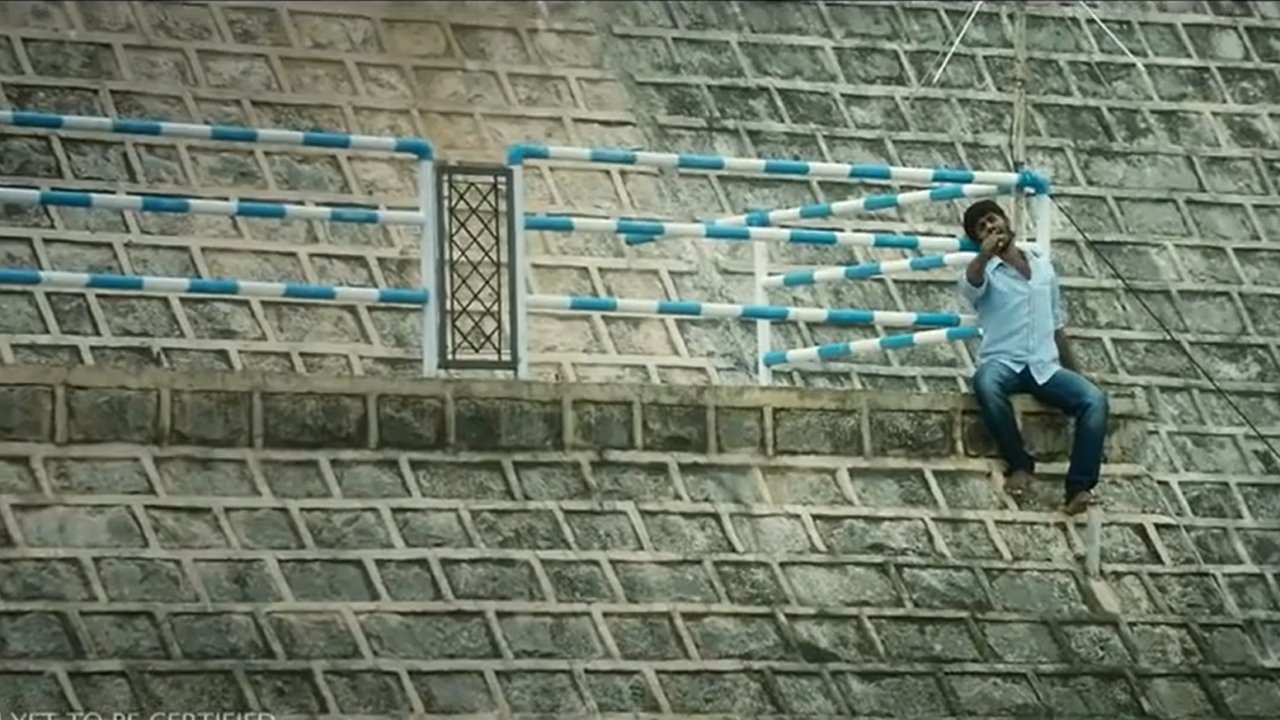 Madha Yaanai Koottam backdrop