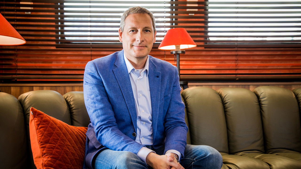 Gert Late Night backdrop