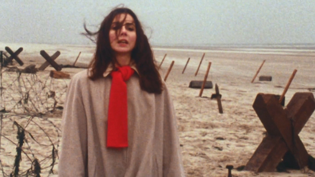 L'Ombre sur la plage backdrop