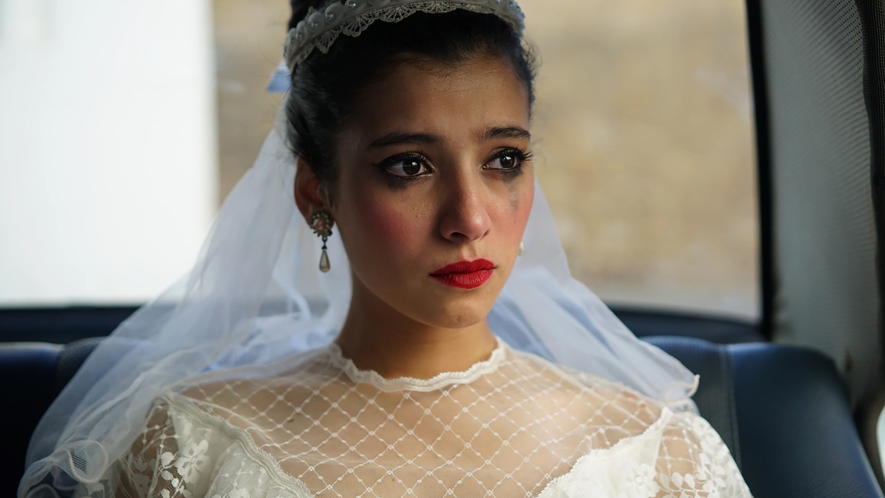 Life Suits Me Well backdrop