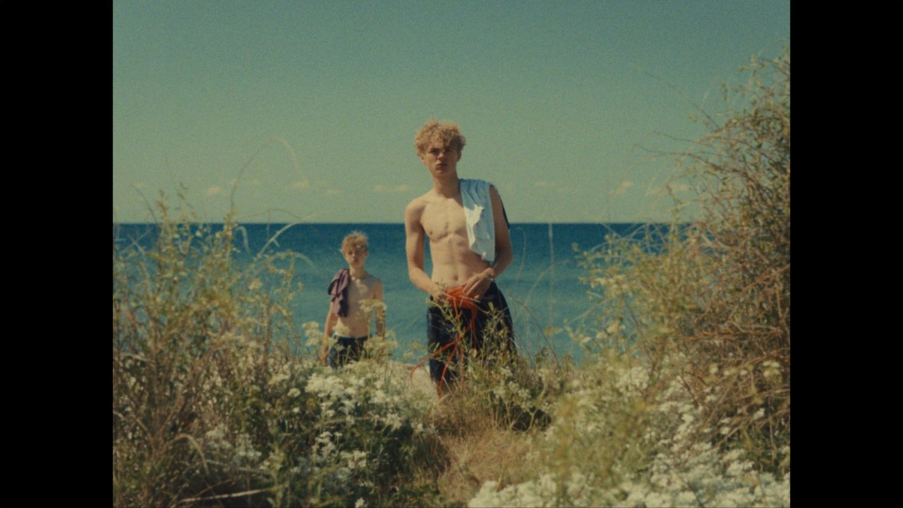 To alen, ét stykke backdrop