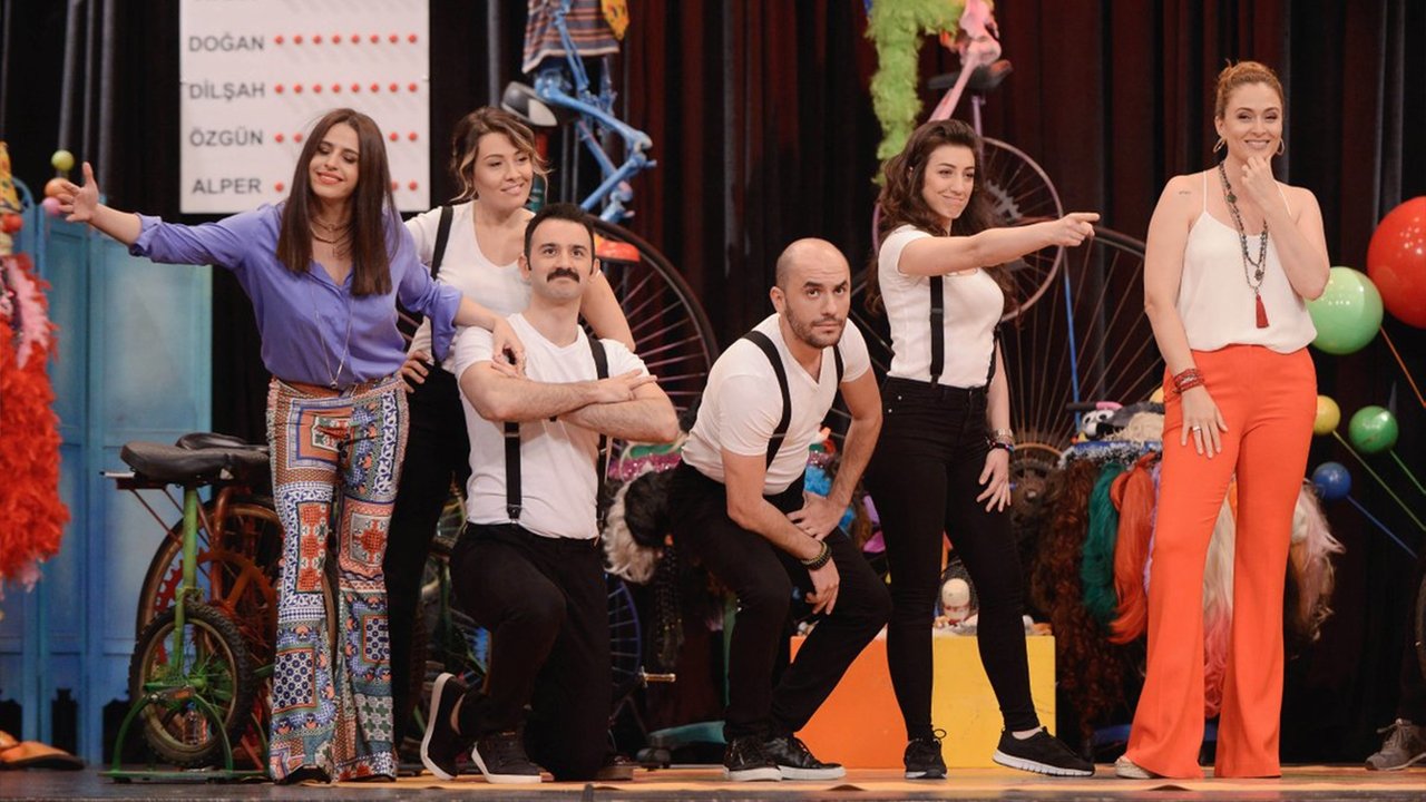 Buyur Bi'de Burdan Bak backdrop