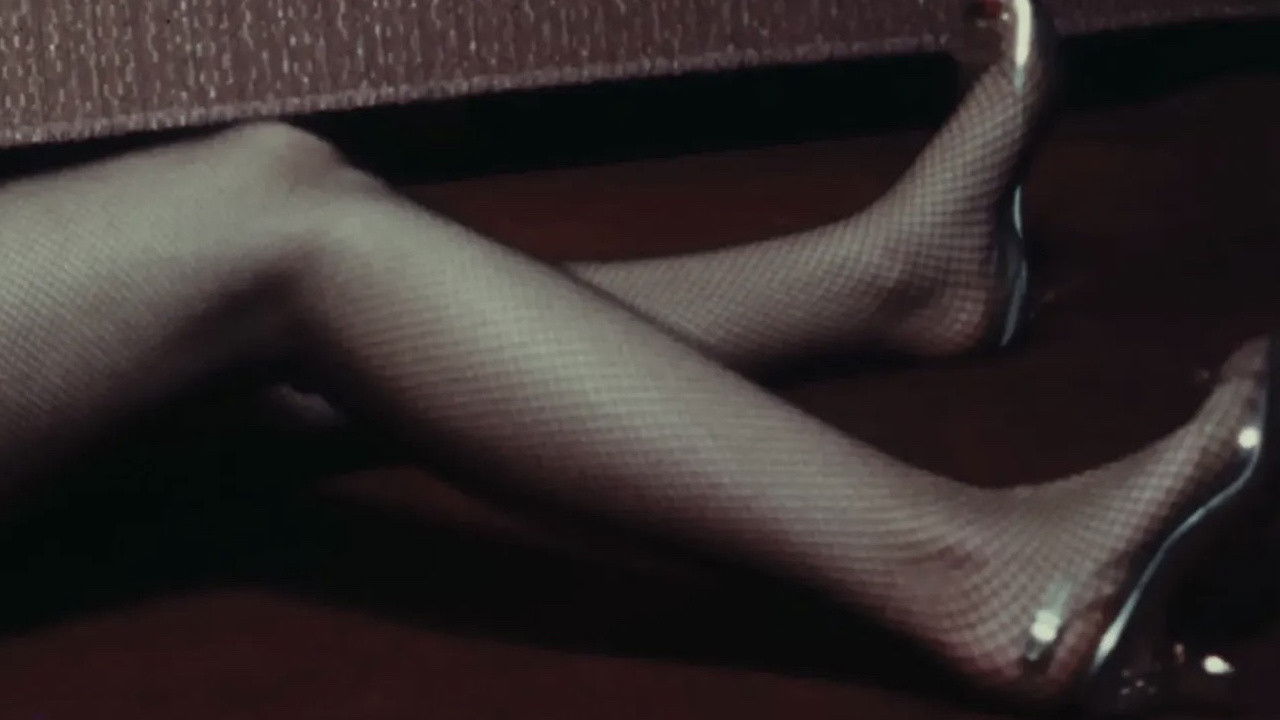 Her Private Hell backdrop