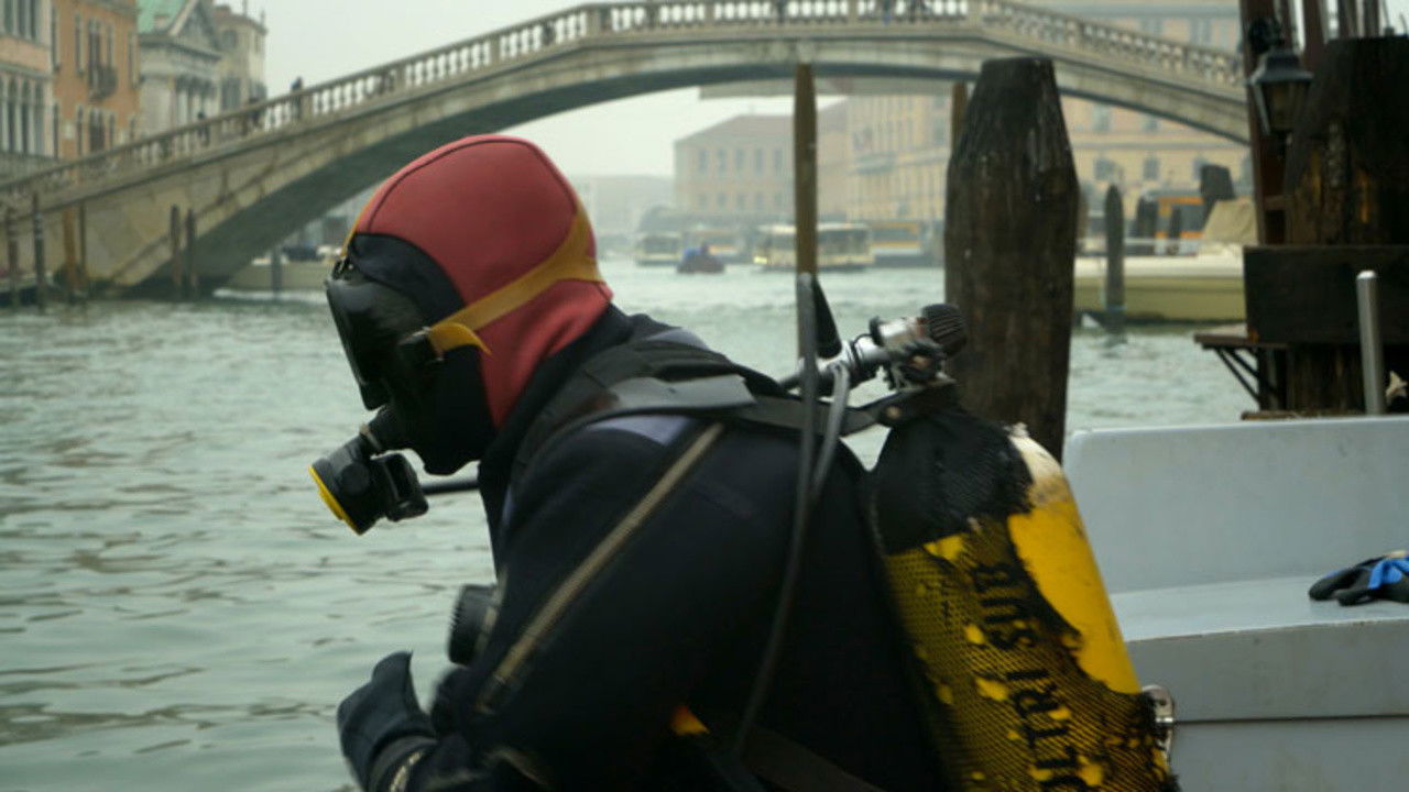 In Aquis Fundata backdrop