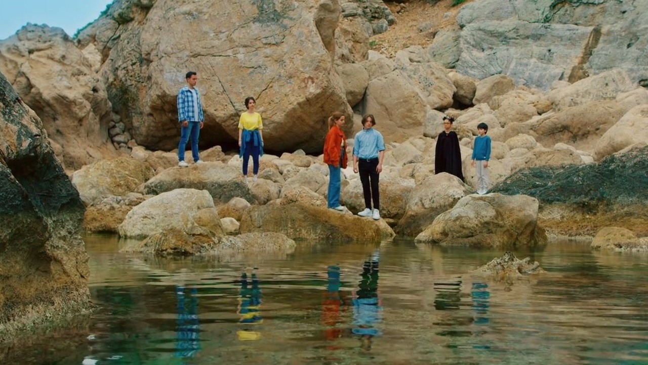 Masal Şatosu: Gizemli Misafir backdrop