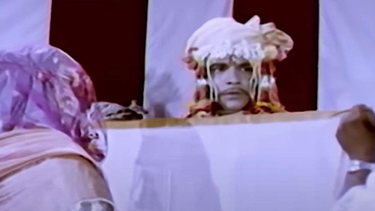 Chandanachi Choli Anga Anga Jali backdrop