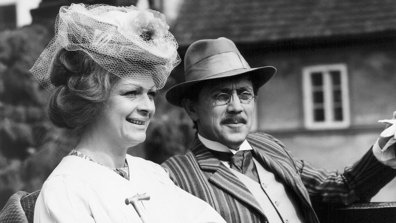 Spor herečky Kvapilové backdrop