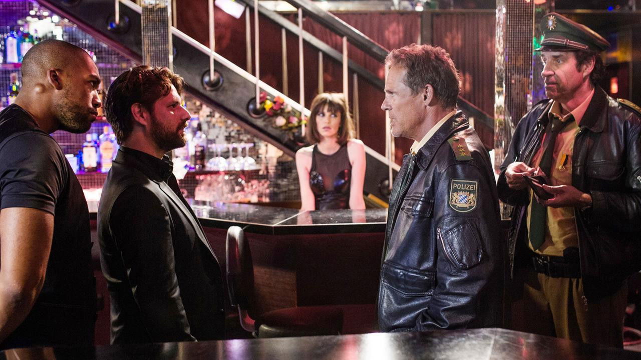 Hubert und Staller - Unter Wölfen backdrop