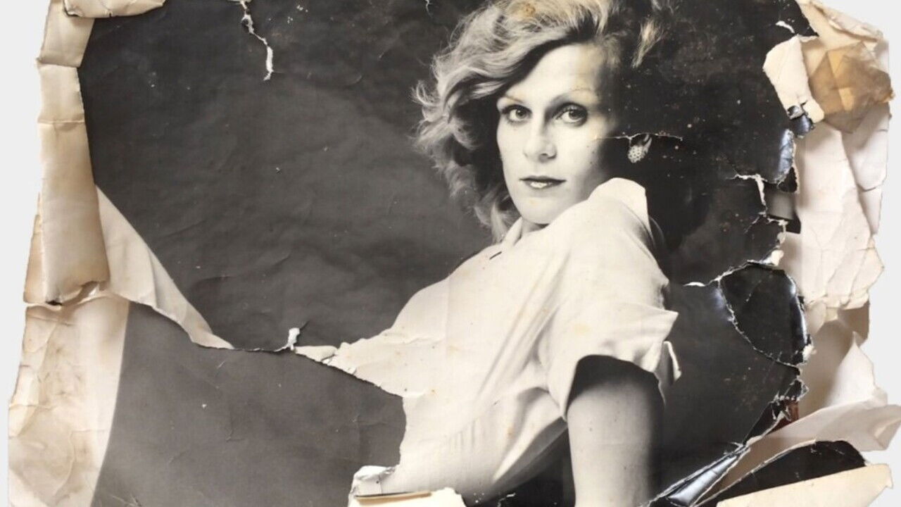 Hélène Trésore Transnationale backdrop