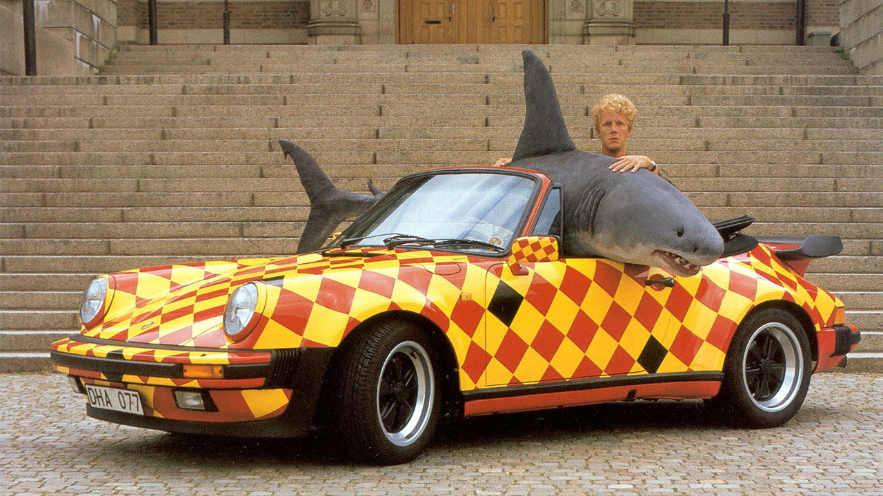 Hajen som visste för mycket backdrop