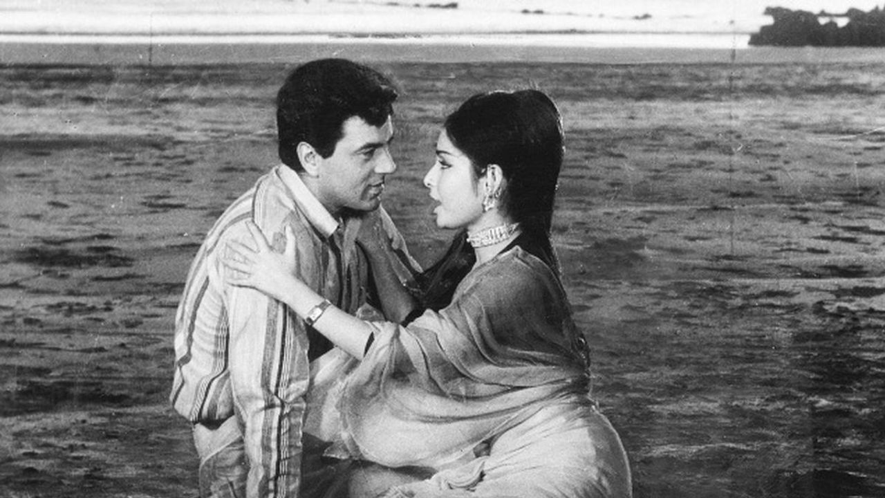 Jeevan Mrityu backdrop