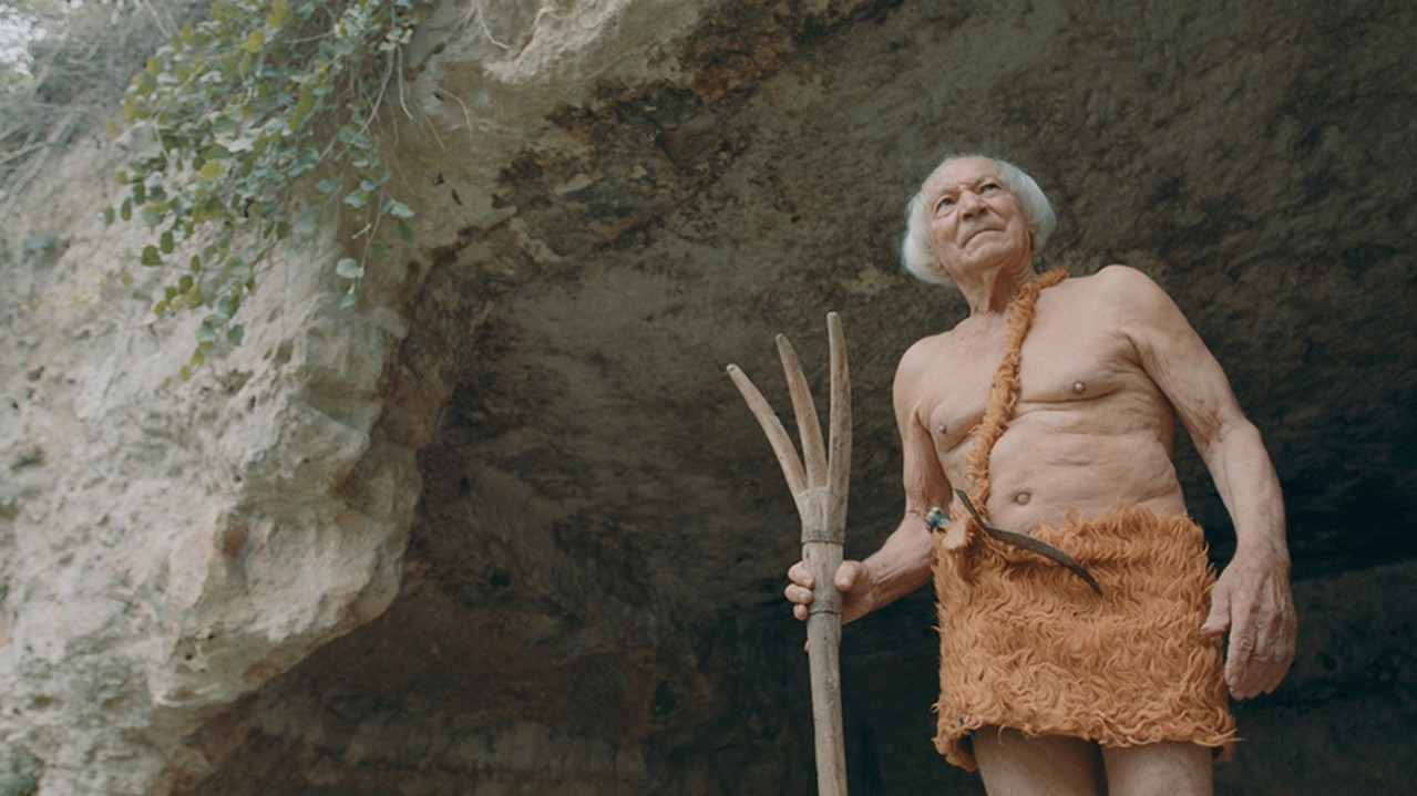 MenoMaciste backdrop