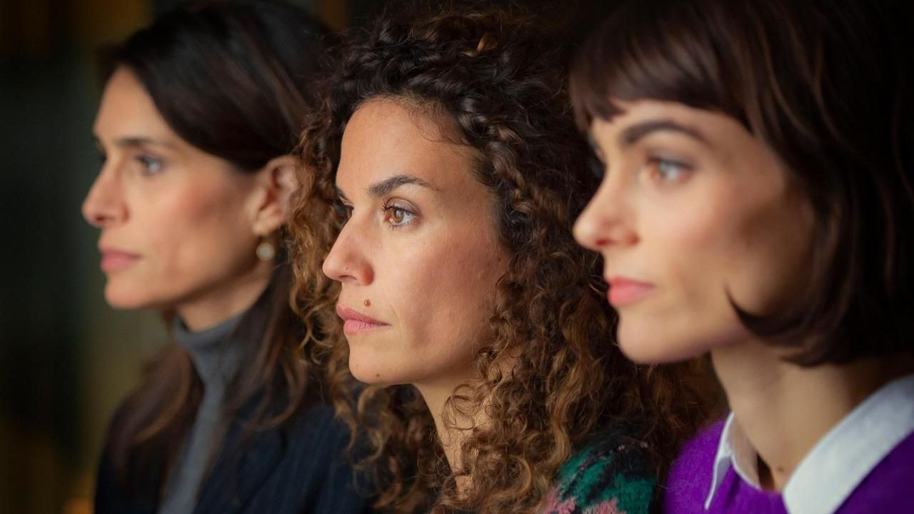 Murder In Arcachon backdrop