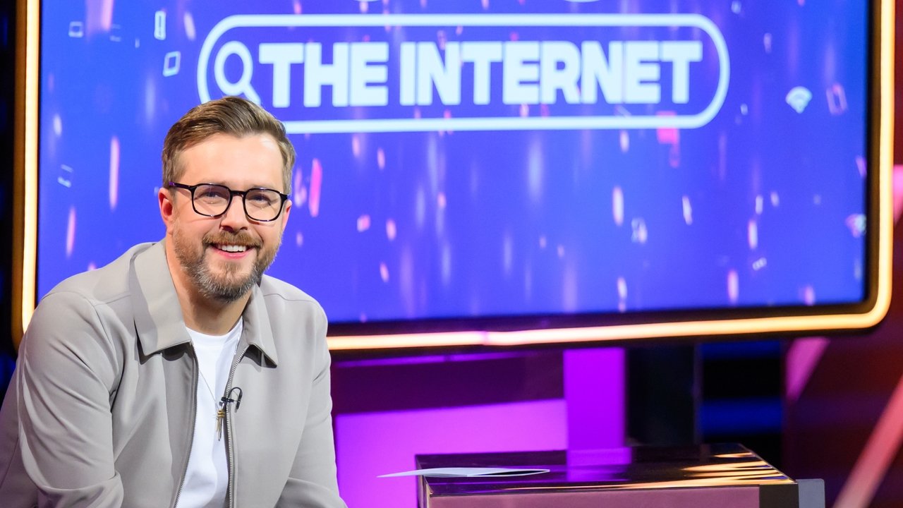 Iain Stirling's Roast The Internet backdrop