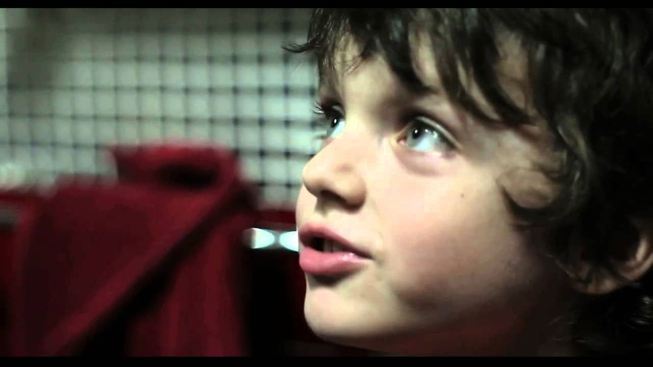 Cronaca di un assurdo normale backdrop