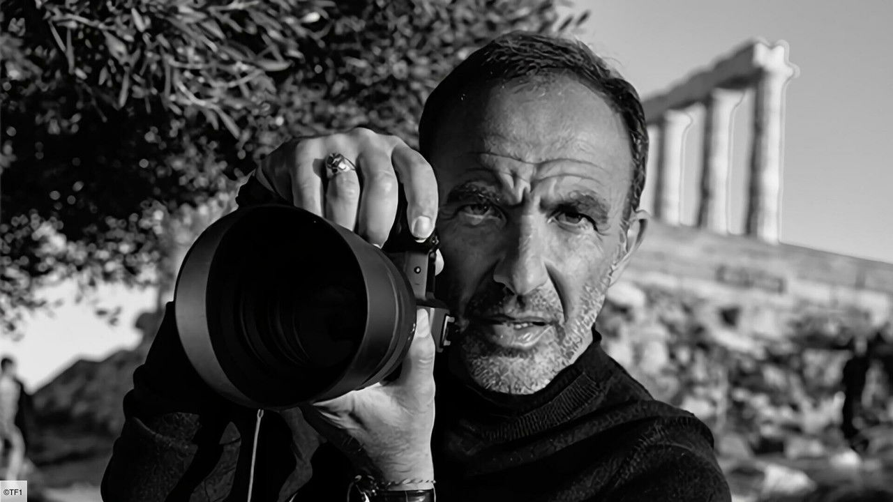 Nikos en vrai, à l'ombre des lumières backdrop