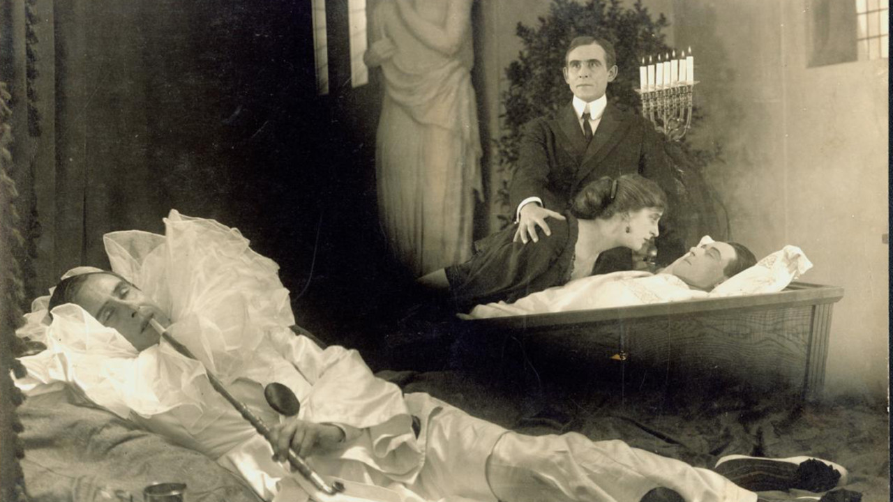 Opiumsdrømmen backdrop