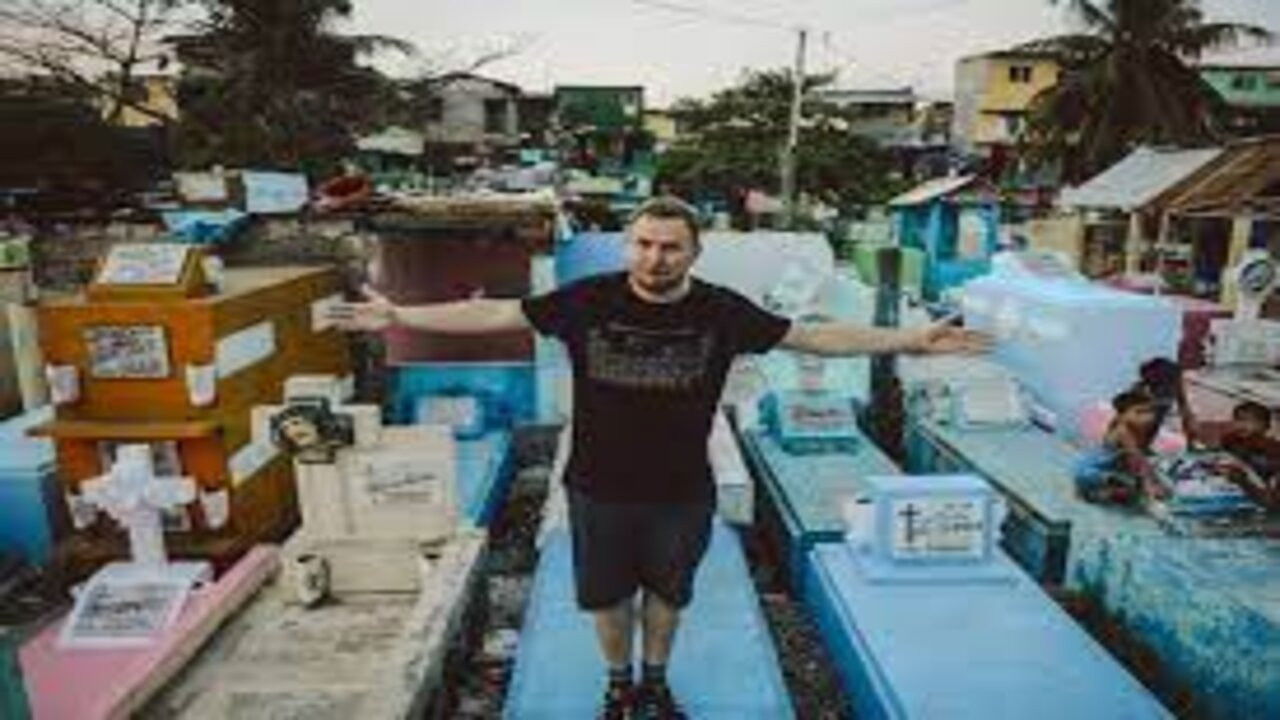 Mark Grist Battles the World backdrop