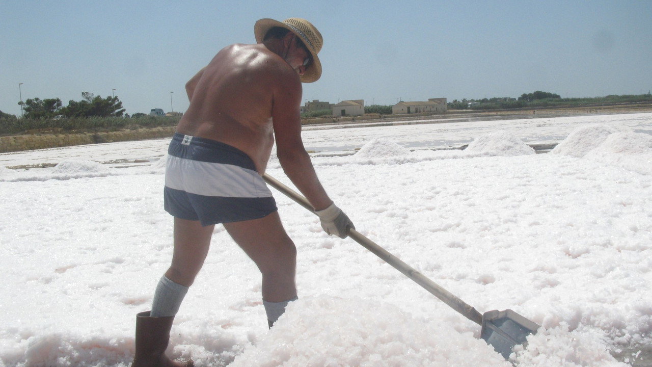 Se hai una montagna di neve, tienila all'ombra backdrop