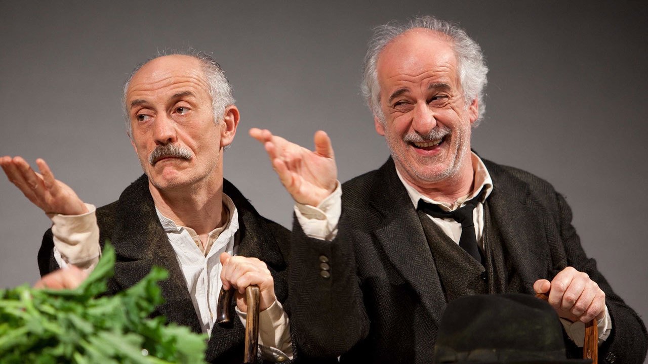 Le voci di dentro backdrop